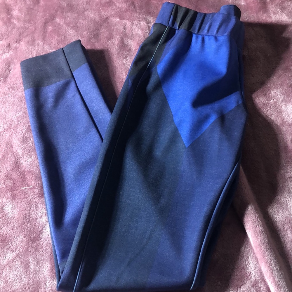 🇨🇦Le Galeriste Leggings🇨🇦